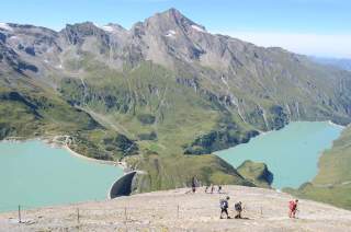 Abstieg zum Stausee Mooserboden, darüber das Kitzsteinhorn, Foto: Andi Dick