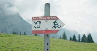 Rot-Weißes Mountainbike-Schild.