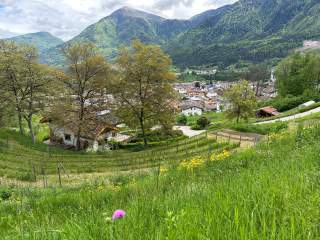 Blick über italienisches Bergdörfchen