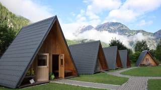Die Ferienwiese Weißbach ist ein barrierefreier Jugend- und Familienzeltplatz der Alpenvereinsjugend Österreich im Saalachtal.