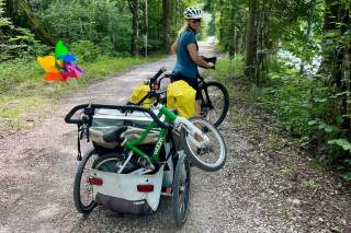 Kinderrad, Anhänger und Satteltaschen - An unseren Rädern hängt ordentlich Packlast.