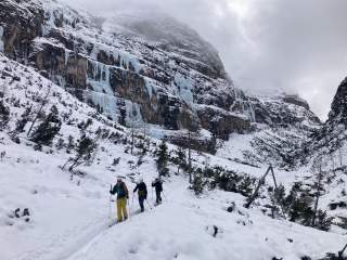 Teilnehmende des Nachwuchscamps am Skitouren.