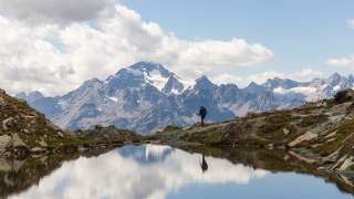 In den Laghi di Campagneda spiegelt sich der Monte Disgrazia.