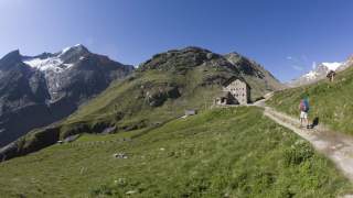 Wanderer bei der Martin Busch Hütte, Ötztaler Alpen, Tirol, Österreich.
