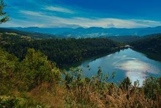See in Mittelgebirgslandschaft