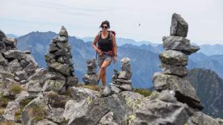 Der Gipfel der Cima Pedum ist mit Steinmännern unverfehlbar markiert. Foto: Stefan Neuhauser