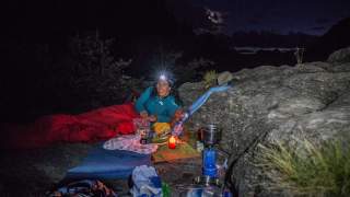 Biwakausrüstung macht den Rucksack etwas schwerer, erlaubt aber besondere Erlebnisse. Foto: Stefan Neuhauser