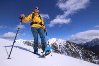 Schneeschuhgeherin an der Weitalm im Ammergebirge.