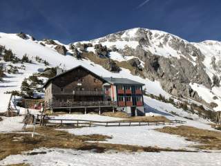 Hütte im Winter