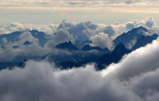 Wolkenstimmung am Alpenhauptkamm.