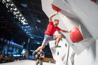 Kletternder am Boulder.