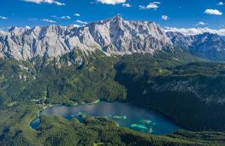 Zugspitzmassiv mit Eibsee