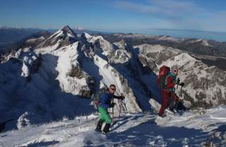 Bergsteiger*innen an der Hochkünzelspitze im Lechquellengebirge.