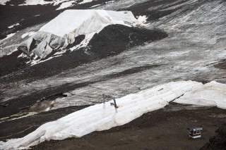 Gletscherskigebiet mit wenig Schnee