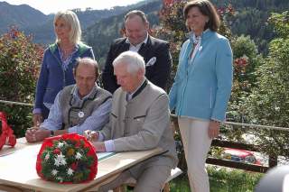 Staatsministerin Ulrike Scharf, Markus Reiterer (Alpenkonvention), Staatsministerin Ilse Aigner, Bürgermeister Herbert Gschoßmann, DAV-Vizepräsident Ludwig Wucherpfennig, Foto: Axel Klemmer