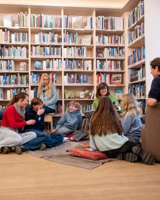 bibliothek-im-alpinen-museum.jpg