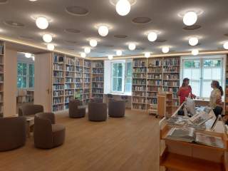 Blick in die neue Bibliothek des DAV