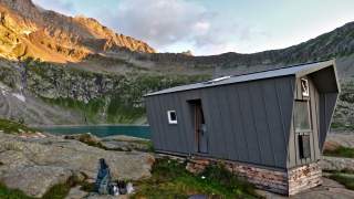 In unmittelbarer Nähe des Stausees Lago di Camposecco liegt das Bivacco Camposecco (2329 m).