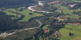 Vom Sylvensteinstausee auf die Hochalm Blick von der Hochalm ins Isartal.