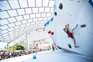 In München haben internationale Kletterevents eine lange Tradition, wie hier beim Boulderweltcup; Foto: DAV/Vertical Axis