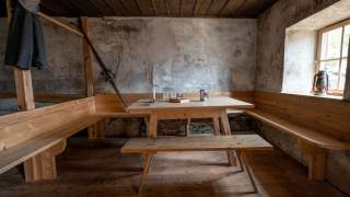 Historische Einrichtung der Alten Pager Hütte
