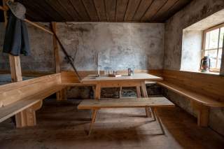 Historische Einrichtung der Alten Pager Hütte