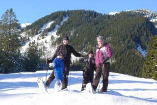 Familie im Schnee