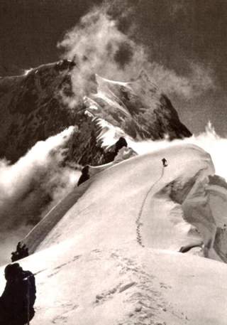Historisches Schwarz-Weiß-Foto vom Nanga Parbat