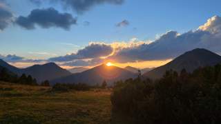 Sonnenuntergangsstimmung am Berg