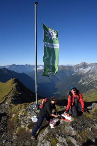 Markierungsarbeiten am Start des Göttinger Weges