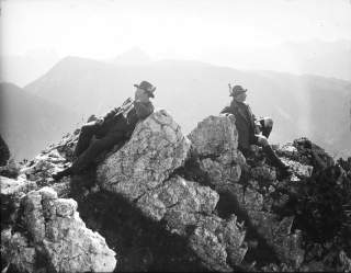 Teilweise knifflig: Gipfel damals und heute. Foto: DAV Archiv
