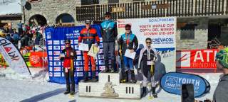 Tribüne mit Skimo-Athleten
