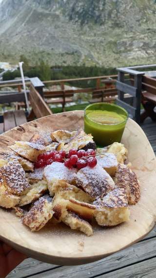 Kaiserschmarrn auf Terrasse der Berliner Hütte