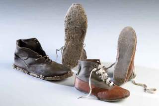 Historische Kletterschuhe