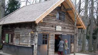 Ursprüngliche Höllentalangerhütte, wiederaufgebaut im Garten des Alpinen Museums