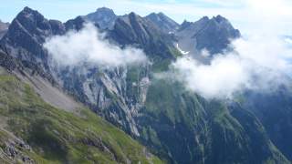 Blick von der Samspitze auf den Verlauf des Augsburger Höhenwegs.