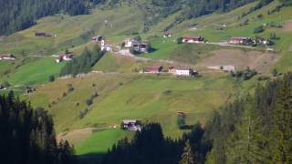 Blick auf die Häuser von Kaisers, dem Zielpunkt der siebentägigen Tour durch die Lechtaler Alpen.