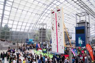 Mobile Speedwand in der Glashalle der Leipziger Messe.