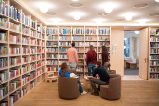 Lesesaal der Bibliothek des DAV.