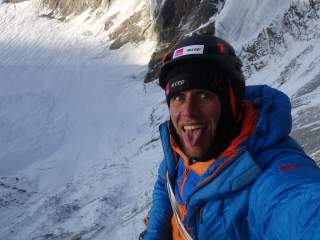 Extrembergsteiger Stephan Siegrist macht ein Selfie am Cerro Kishtwar. Extrembergsteiger Stephan Siegrist macht ein Selfie am Cerro Kishtwar.