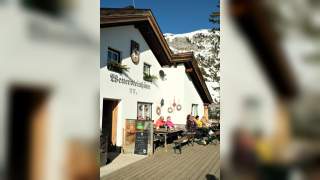 Die Terrasse der Wettersteinhütte