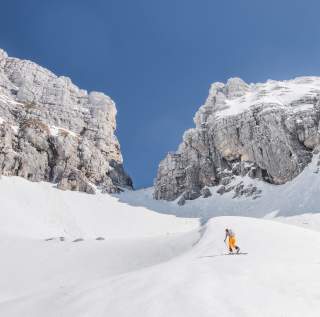 Person auf Skitour