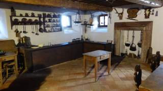 Innenansicht der historischen Küche im Palazzo Calice-Screm in Paularo.
