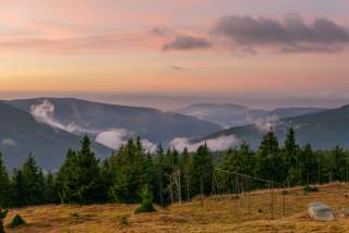 Herbstlicher Sonnenaufgang im Riesengebirge. Foto: Nadine Ormo 