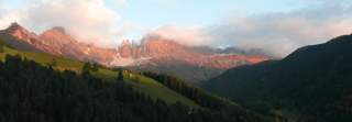 Blick auf den Rosengarten im Abendrot