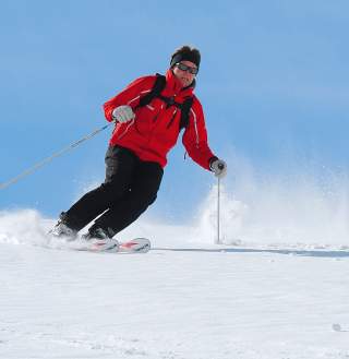 Fahren bei harten und eisigen Schneeverhältnissen. Foto: Rudi Salger. Aus Alpin-Lehrplan 4, Skibergsteigen Freeriding