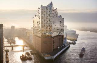 Das Wahrzeichen Hamburgs: die Elbphilharmonie. Foto: Cooper Copter GmbH