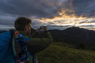 Schnell noch ein Foto mit dem Smartphone und zack, der Akku ist leer. Foto: Wolfgang Ehn