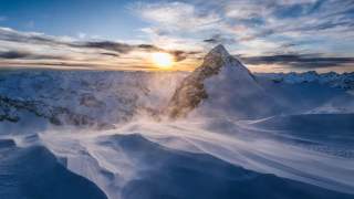 Eisiger Sturm am Wilden Pfaff mit Blick auf das Zuckerhütl
