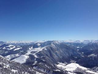 Wendelstein-Gipfelblick auf Bayrischzell. Foto: Nadine Ormo